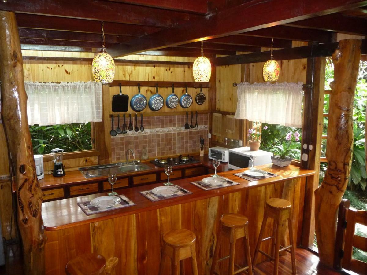 Topos Tree House Cahuita Esterno foto
